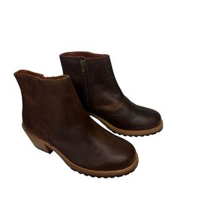 Patina Portland Leather Brown 7 Block Heel‎ Zip Ankle Booties (size runs small)